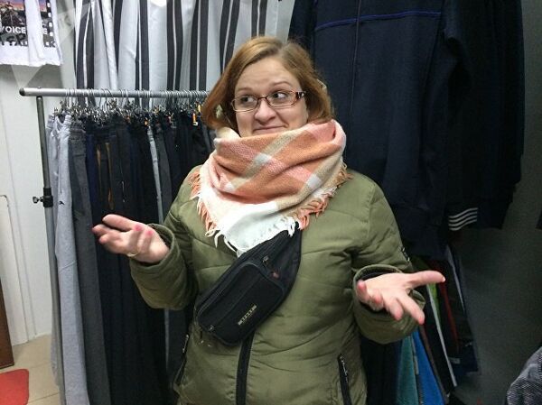 Хозяйка точки по продаже одежды Сильвия: Теперь белорусы покупают намного меньше - Sputnik Латвия