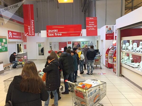 Многие уверены, что суммы оформленных белорусами чеков на возврат НДС сильно уменьшатся - Sputnik Латвия