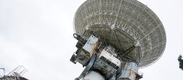 Огромное зеркало радиотелескопа диаметром 32 метра - Sputnik Латвия