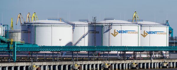 Нефтеналивные терминалы в Вентспилсском свободном порту Нефтеналивные терминалы в Вентспилсском свободном порту - Sputnik Latvija