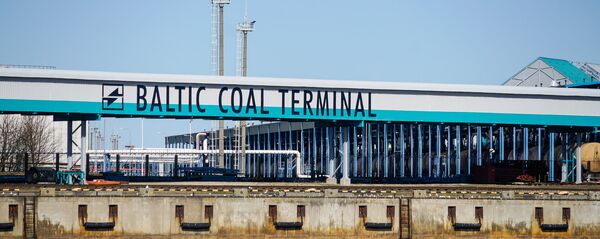 Угольный терминал в Вентспилсском свободном порту Угольный терминал в Вентспилсском свободном порту - Sputnik Latvija