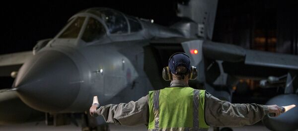 Боевой самолет RAF Tornado приземлился на Кипре после обстрела Дамаска. 14 апреля 2018 г. - Sputnik Латвия