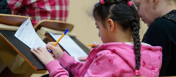 Тотальный диктант в Риге в стенах Балтийской международной академии Тотальный диктант в Риге в стенах Балтийской международной академии - Sputnik Latvija