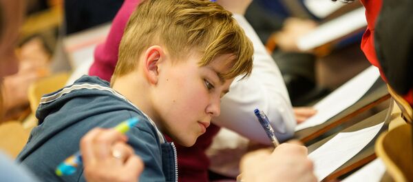 Тотальный диктант в Риге в стенах Балтийской международной академии - Sputnik Латвия