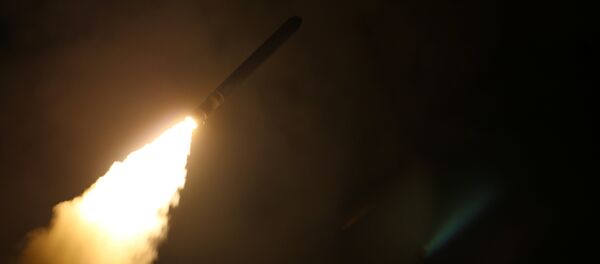 Военно-морской крейсер США USS Monterey запускает управляемую ракету Tomahawk Военно-морской крейсер США USS Monterey запускает управляемую ракету Tomahawk - Sputnik Latvija