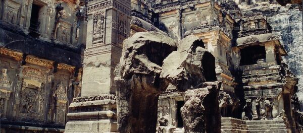Скальный храм в Эллоре в Индии Скальный храм в Эллоре в Индии - Sputnik Latvija