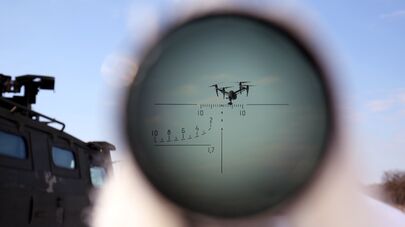 Военнослужащий во время учений по борьбе с воздушными целями