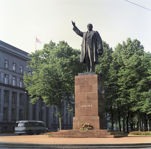 Памятник В.И.Ленину в центре Риги, был установлен на перекрестке бывшей улицы Ленина и улицы Кирова (ныне — улицы Бривибас и Элизабетес). Находился на этом месте с 1950 по 1991 год. - Sputnik Латвия