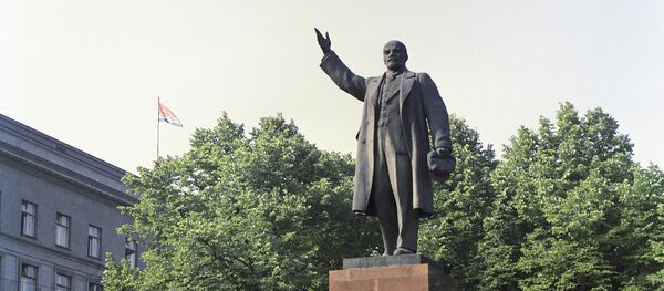 Памятник В.И.Ленину в центре Риги, был установлен на перекрестке бывшей улицы Ленина и улицы Кирова (ныне — улицы Бривибас и Элизабетес). Находился на этом месте с 1950 по 1991 год. Памятник В.И.Ленину в центре Риги, был установлен на перекрестке бывшей улицы Ленина и улицы Кирова (ныне — улицы Бривибас и Элизабетес). Находился на этом месте с 1950 по 1991 год. - Sputnik Латвия