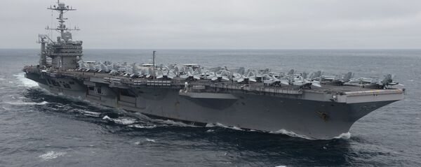 Ударная группа ВМС США во главе с авианосцем Harry Truman покинула порт Норфолк Ударная группа ВМС США во главе с авианосцем Harry Truman покинула порт Норфолк - Sputnik Latvija
