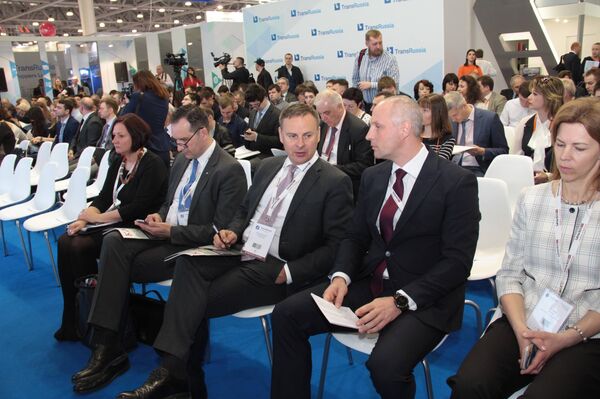 Посол Латвии Марис Риекстиньш и члены латвийской делегации - Sputnik Латвия