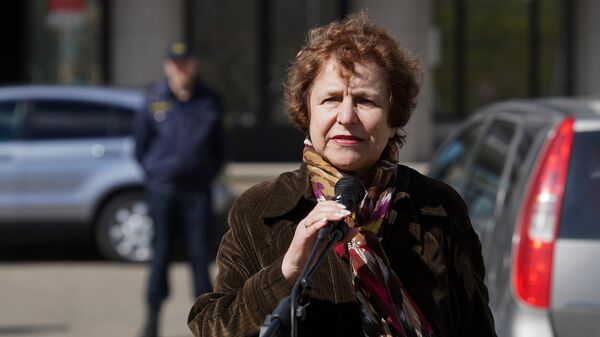 Татьяна Жданок на пикете у здания Полиции безопасности против ареста Александра Гапоненко - Sputnik Latvija