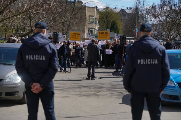 Пикет у здания Полиции безопасности против ареста Александра Гапоненко Пикет у здания Полиции безопасности против ареста Александра Гапоненко - Sputnik Латвия