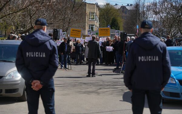 Пикет у здания Полиции безопасности против ареста Александра Гапоненко - Sputnik Латвия