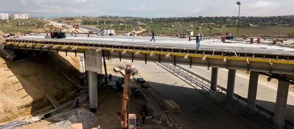 Строительство автомобильных подходов к мосту через Керченский пролив - Sputnik Латвия