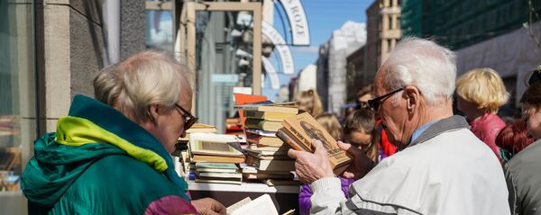 Grāmatu dienas akcija Ņem sev un draugam - Sputnik Latvija
