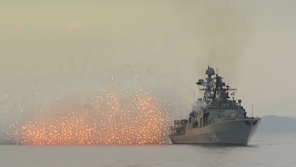 Совместная артиллерийская стрельба кораблей ТОФ в Японском море - Sputnik Латвия
