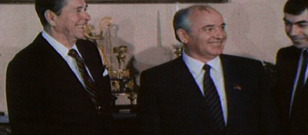 Лидеры СССР и США Горбачев и Рейган на встрече в Женеве. Съемки 1985 года Лидеры СССР и США Горбачев и Рейган на встрече в Женеве. Съемки 1985 года - Sputnik Латвия