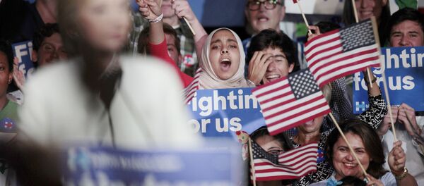 Хиллари Клинтон о результатах Супервторника на предвыборном митинге Хиллари Клинтон о результатах Супервторника на предвыборном митинге - Sputnik Латвия