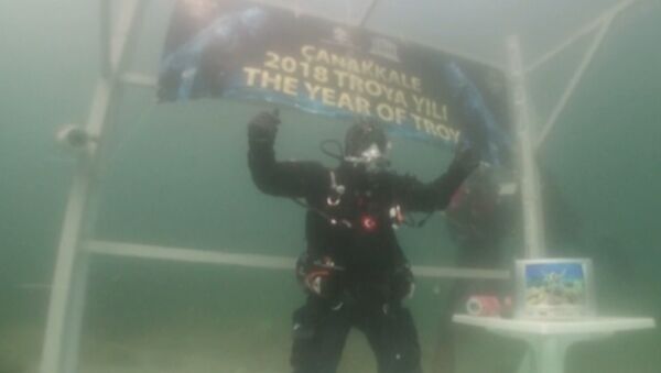 Ginesa rekords: 30 stundas zem ūdens Egejas jūrā - Sputnik Latvija