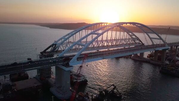 Автодорожная часть Крымского моста достроена - Sputnik Латвия