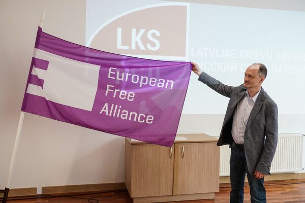 Депутат Европарламента Мирослав Митрофанов на съезде партии Русский союз Латвии - Sputnik Латвия