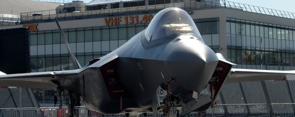 Истребитель-бомбардировщик Lockheed Martin F-35 Lightning II, архивное фото Истребитель-бомбардировщик Lockheed Martin F-35 Lightning II, архивное фото - Sputnik Latvija