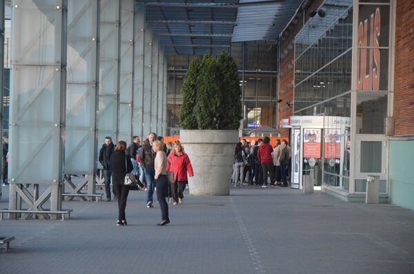 Ситуация около ТЦ Akropols в Вильнюсе, 27 апреля 2018 года - Sputnik Латвия