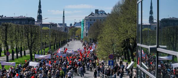 Первомайская демонстрация Штаба защитников русских школ в Риге - Sputnik Латвия