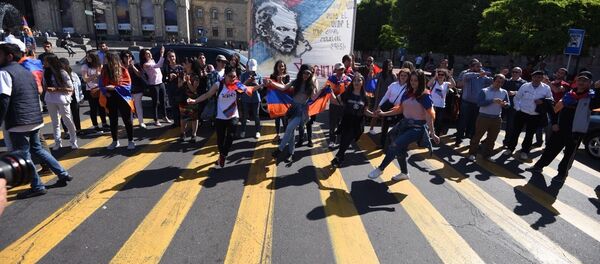 В Ереване перекрыты дороги - Sputnik Латвия