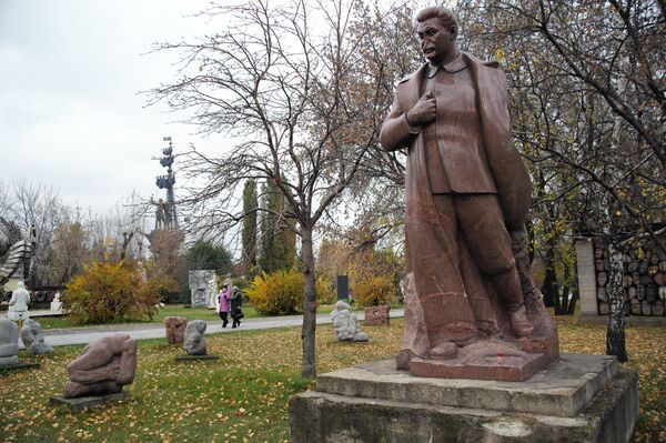 Памятник Иосифу Сталину в московском Парке искусств Музеон Памятник Иосифу Сталину в московском Парке искусств Музеон - Sputnik Латвия