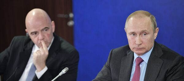 3 мая 2018. Президент РФ Владимир Путин и президент FIFA Джанни Инфантино (слева) на заседании наблюдательного совета АНО Организационный комитет Россия-2018. 3 мая 2018. Президент РФ Владимир Путин и президент FIFA Джанни Инфантино (слева) на заседании наблюдательного совета АНО Организационный комитет Россия-2018. - Sputnik Латвия