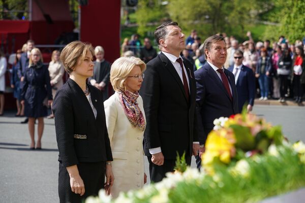 Первые лица государства у Памятника Свободы Первые лица государства у Памятника Свободы - Sputnik Latvija