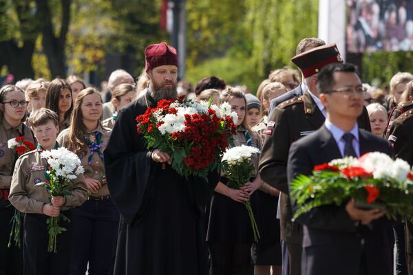Церемония возложения цветов к памятнику Свободы в День восстановления независимости Латвийской Республики - Sputnik Латвия