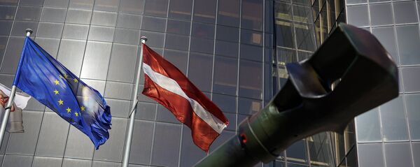 Дуло самоходной гаубицы Дуло самоходной гаубицы - Sputnik Latvija