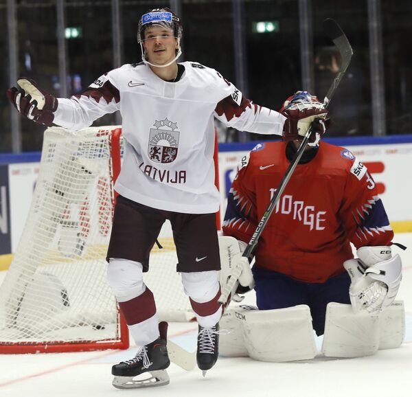 Хоккеист сборной Латвии по хоккею Рудольф Балцерс. Матч Латвия-Норвегия, ЧМ-2018. 05 мая 2018 г. - Sputnik Латвия