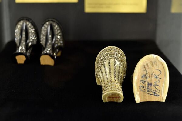 Декорированные стразами каблуки прожигательниц жизни 20-х годов - Sputnik Латвия