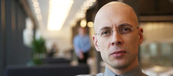 Сергей Степанович Асланян — российский журналист, радиоведущий, автомобильный эксперт Сергей Степанович Асланян — российский журналист, радиоведущий, автомобильный эксперт - Sputnik Латвия