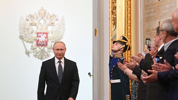 Избранный президент РФ Владимир Путин во время церемонии инаугурации в Кремле, 7 мая 2018 - Sputnik Латвия