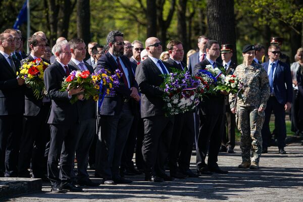 8 мая на Братском кладбище в Риге 8 мая на Братском кладбище в Риге - Sputnik Латвия