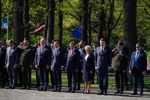 8 мая на Братском кладбище в Риге 8 мая на Братском кладбище в Риге - Sputnik Латвия