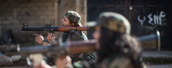 Обучение добровольцев сирийской армии в пригороде Дамаска Обучение добровольцев сирийской армии в пригороде Дамаска - Sputnik Latvija