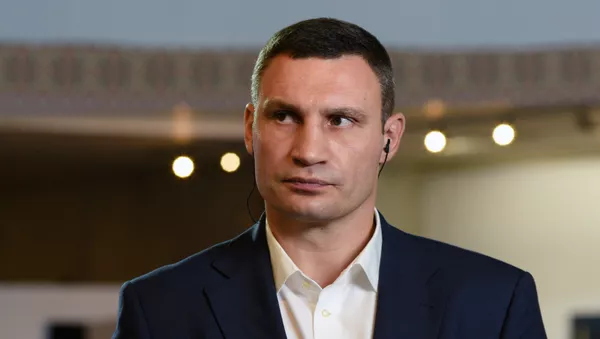 Мэр Киева Виталий Кличко во время брифинга - Sputnik Latvija