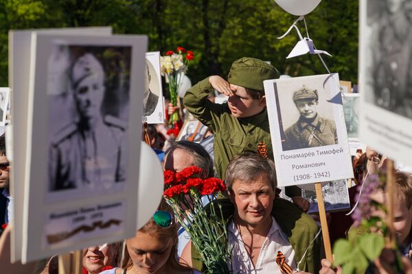 Голосуют за тех, кто громче кричит: как Маргарита Драгиле участвовала в выборах в Сейм - Sputnik Латвия