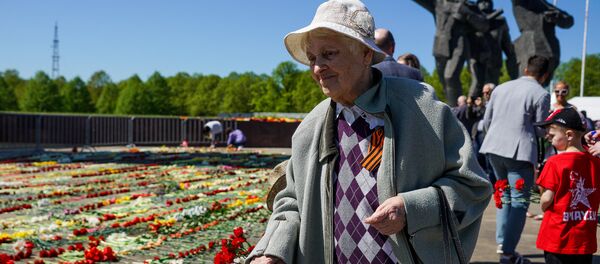 Площадь перед памятником Освободителям Риги 9 мая - Sputnik Латвия