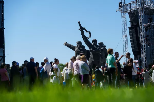 Площадь перед памятником Освободителям 9 мая Площадь перед памятником Освободителям 9 мая - Sputnik Латвия