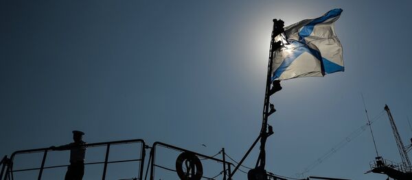 Andreja karogs uz Krievijas Jūras kara flotes kuģa Ladniy - Sputnik Latvija