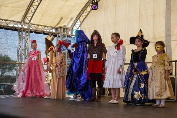Конкурс детского костюма на маскараде Майский граф - 2018 в Риге - Sputnik Латвия