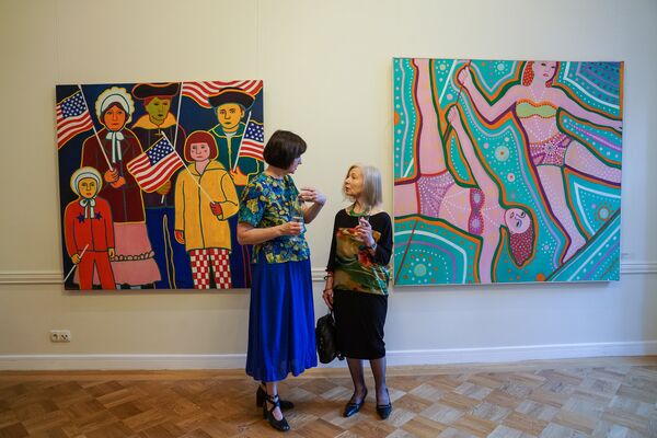 Работы художницы отличаются нетипичными для Латвии сочными красками Работы художницы отличаются нетипичными для Латвии сочными красками - Sputnik Латвия