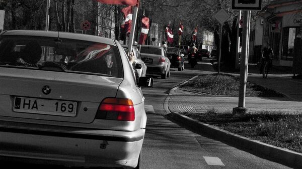 Автопробег с латвийскими флагами в Лиепае - Sputnik Латвия